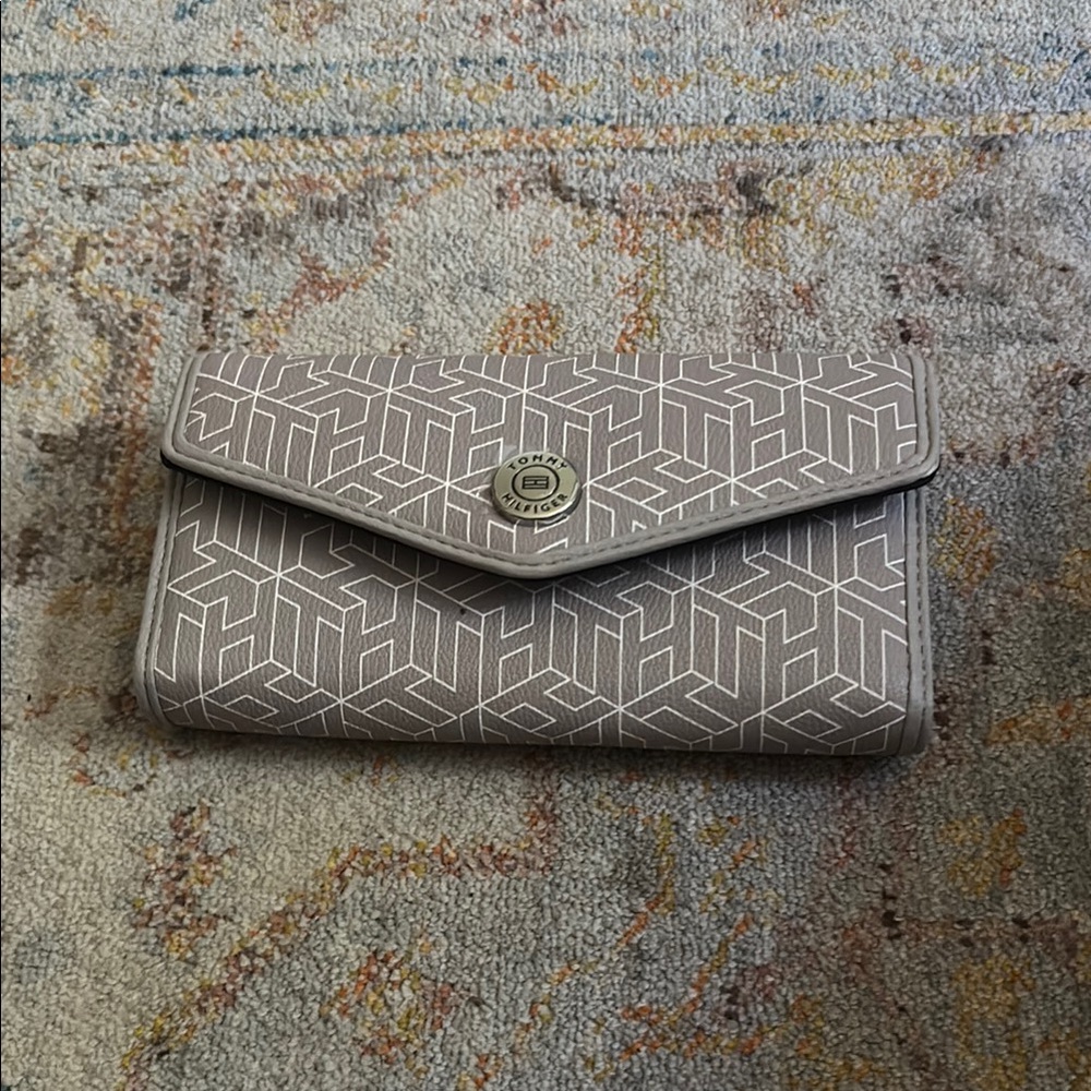 Tommy Hilfiger Gray Wallet with Geometric Pattern